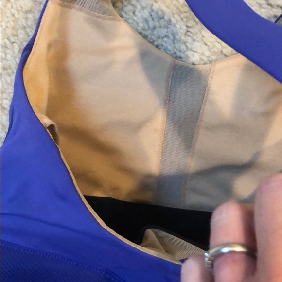 Lululemon Women’s Built in bra tank size 4 - Picture 5 of 5